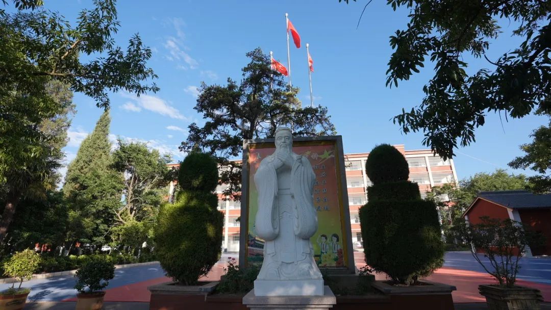 曲靖帅亚高级中学2024年高考复读报名有优惠吗？