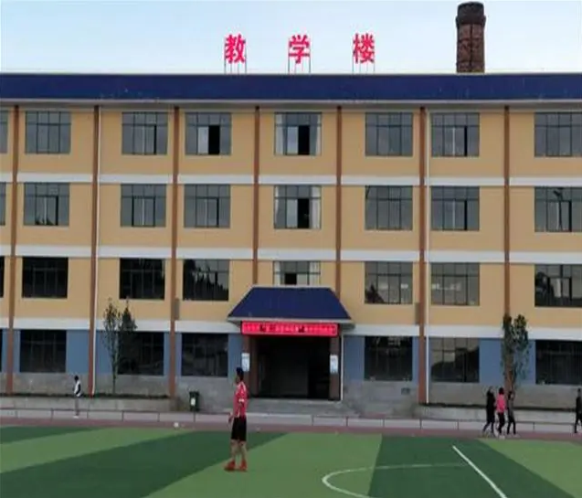 昆明市海亦丰高级中学全封闭、全寄宿制和月假制度的优点在哪里？