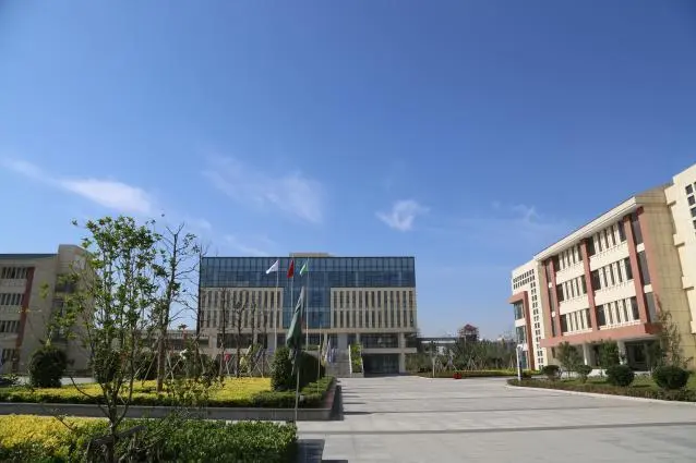 安宁川附实验中学管理严格吗？