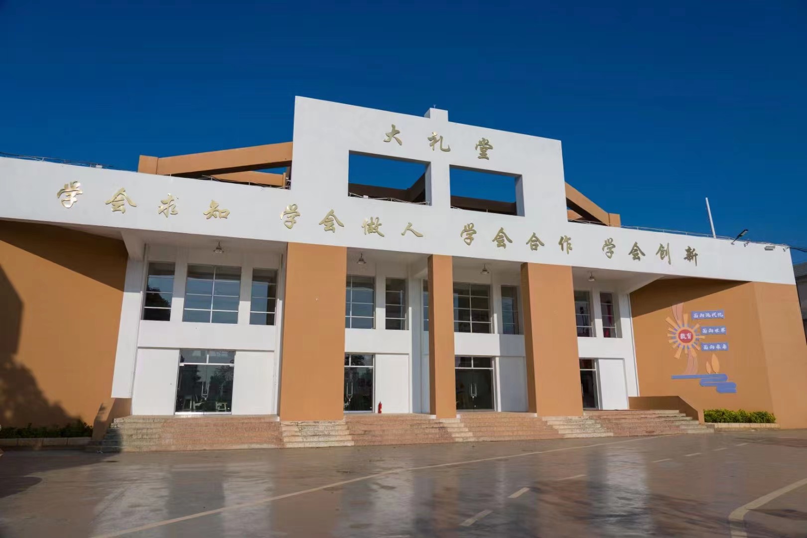 昆明黄冈实验学校校园环境介绍
