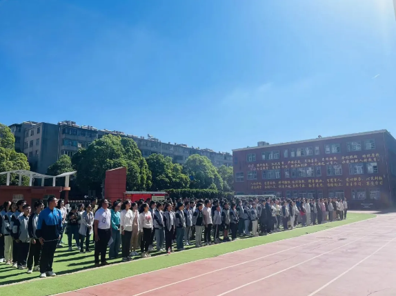 昆明市五华区德仁中学校园环境怎么样？