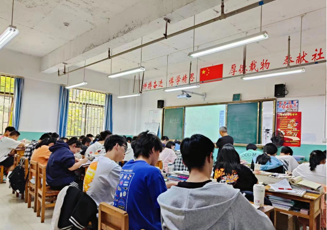 昆明钟英培训学校管理模式怎么样？