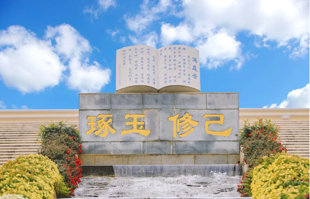 2024年昆三中空港实验学校高考复读报名须知 