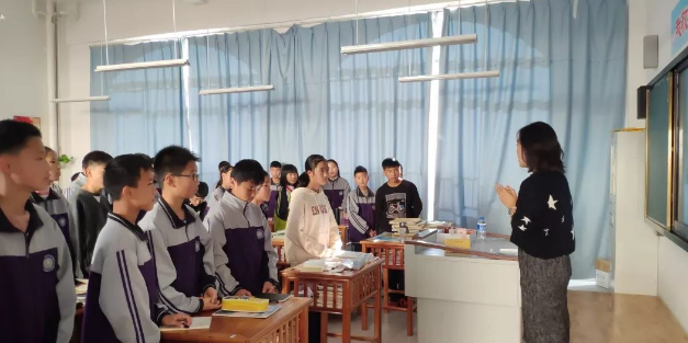 安宁万辉康桥学校学生没有住过校，不适应咋办？