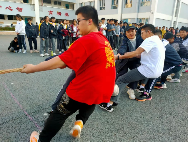   昆明金色学校学生精神面貌怎么样？