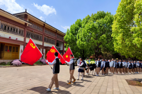 昆明金色学校2024年小升初报名学费是多少？