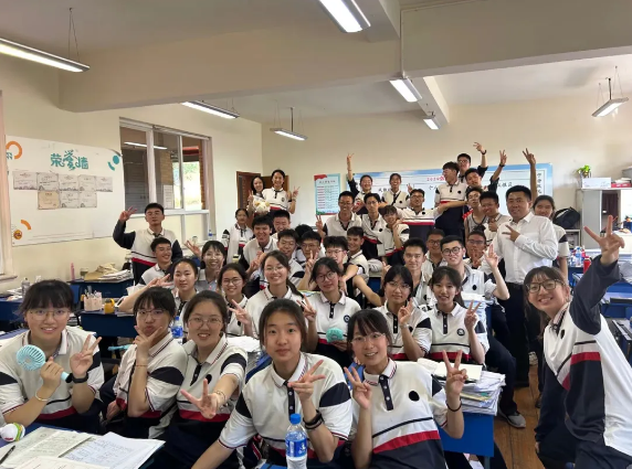 庆来学校学生统一着装有什么好处？