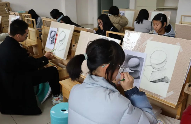 昆明鲁轩高级中学教学质量好吗？
