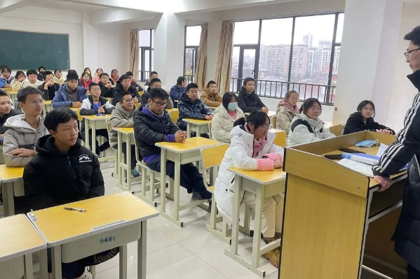 昆明市盘龙区鲁轩高级中学2024年新高一收费标准解读