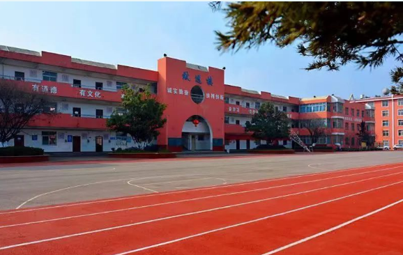 2024年昆明光华学校新高一报名有分数线要求吗？