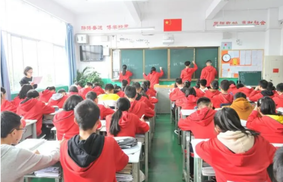 昆明高考补习学校怎么收费？