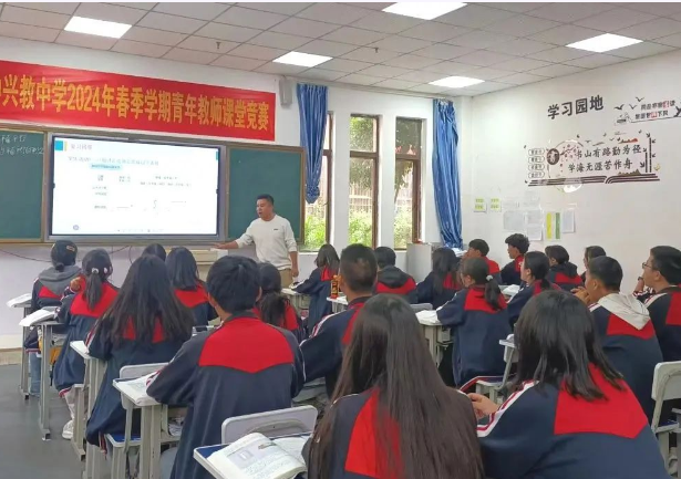 曲靖二中兴教中学全封闭、全寄宿制和月假制度的优点在哪里？