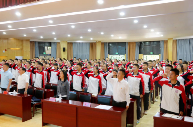 曲靖一中麒麟学校是否有着装要求？