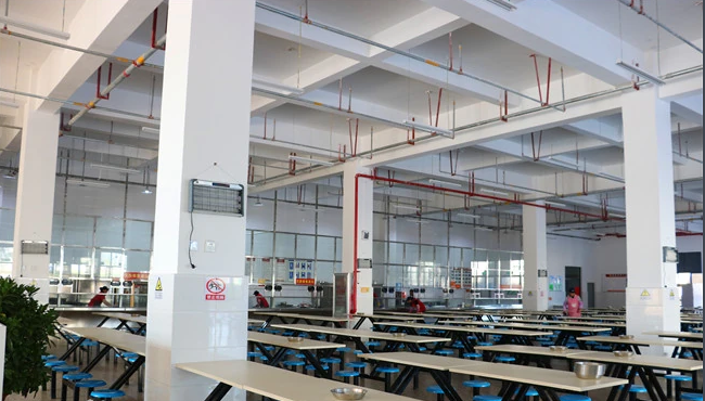 曲靖一中麒麟学校学生餐饮条件怎么样？