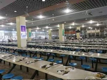 昆明西山区清风高级中学食堂环境怎么样？