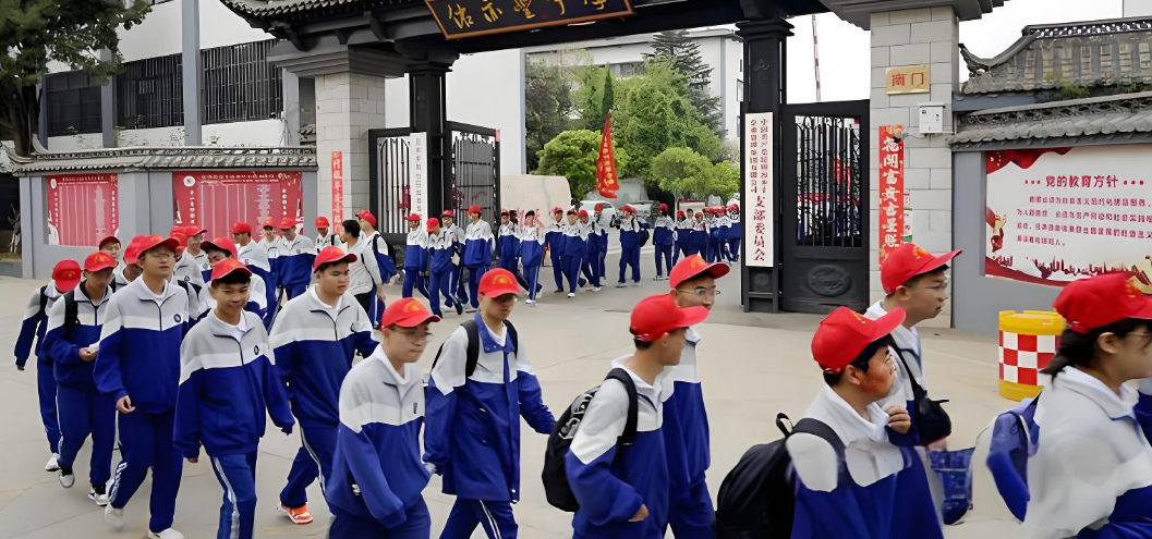 昆明市西山区佑亦丰高级中学新高一的评价好吗？