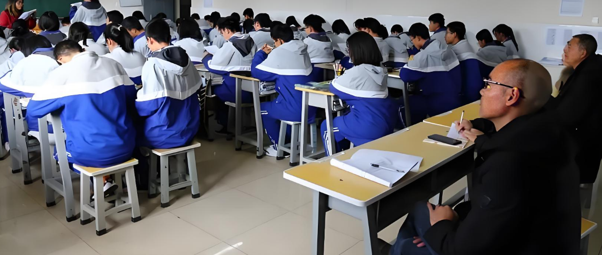 2025年昆明市西山区佑亦丰高级中学高考复读报读须知