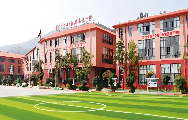 2025 年昆明市西山区滇鹏高级中学新高一招生要求全解析