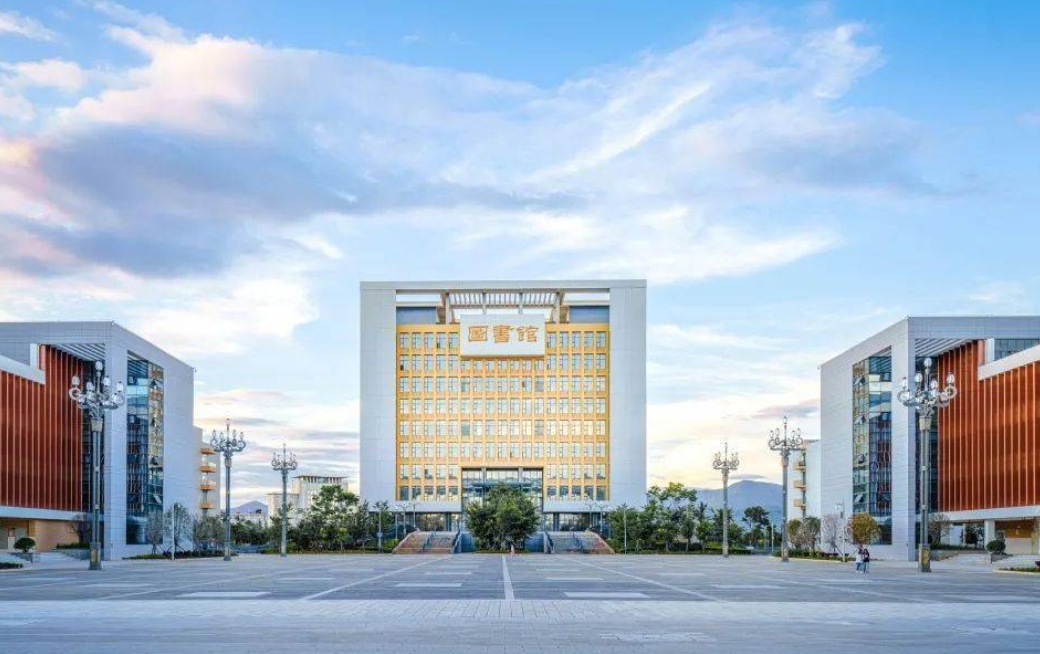 2025年云南省昭通市高考成绩三百多，建议复读吗？