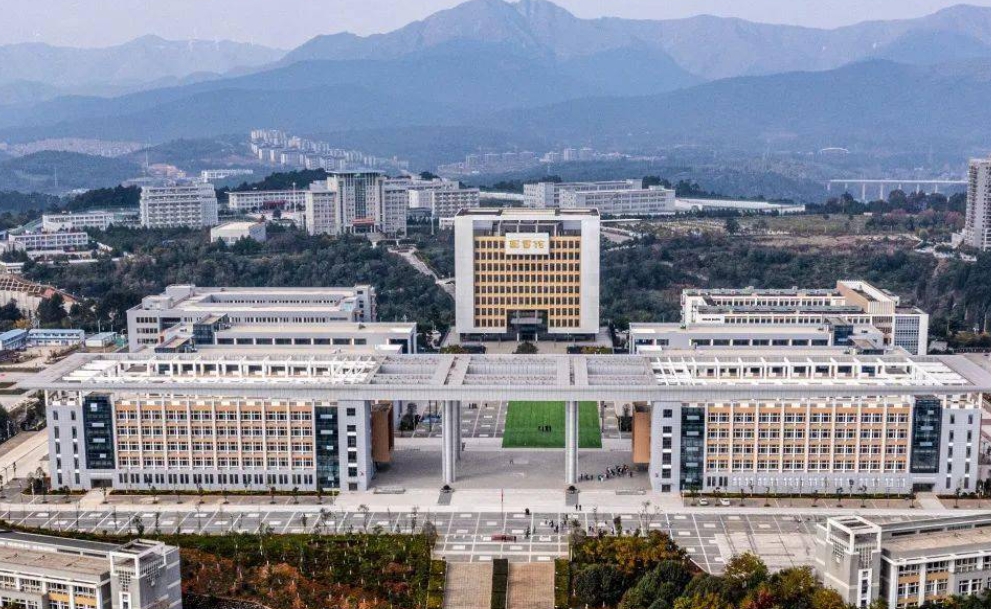 2025年云南省曲靖市高考358分有必要复读吗？多维视角下的深度解析