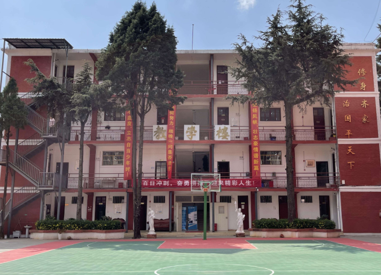 2026昆明高考350多分，复读还是走专科？