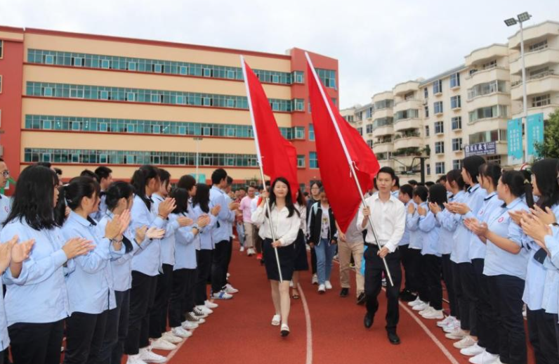曲靖天人中学的评价|听学长学姐说|