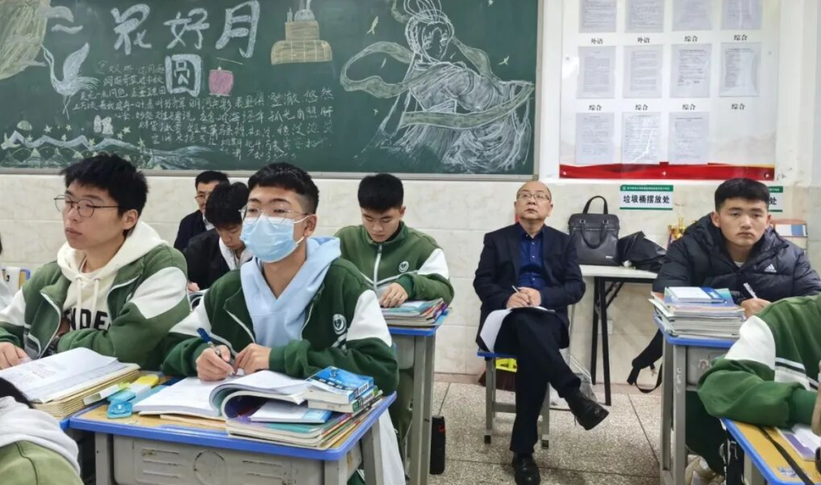2026安宁市崇明高级中学招生咨询电话及报考指南